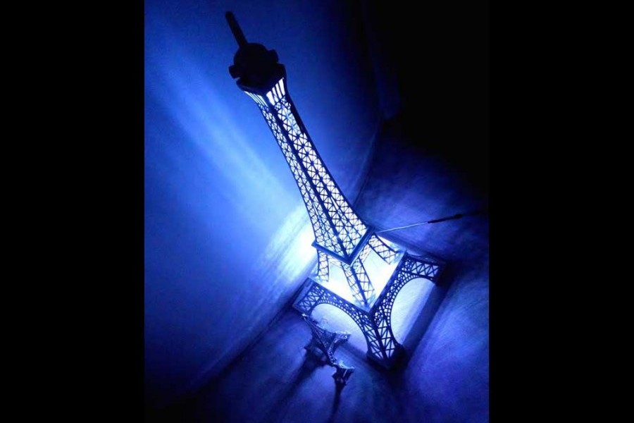Tour Eiffel design blanche 1,1m et 2,2m éclairée LED Merci Gustave